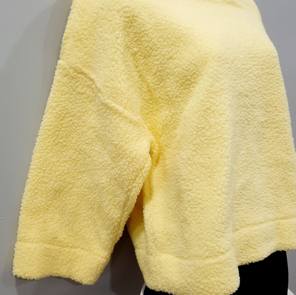 GAP Women’s YELLOW Sherpa Pullover Mockneck Medium NWOT - Picture 3 of 15